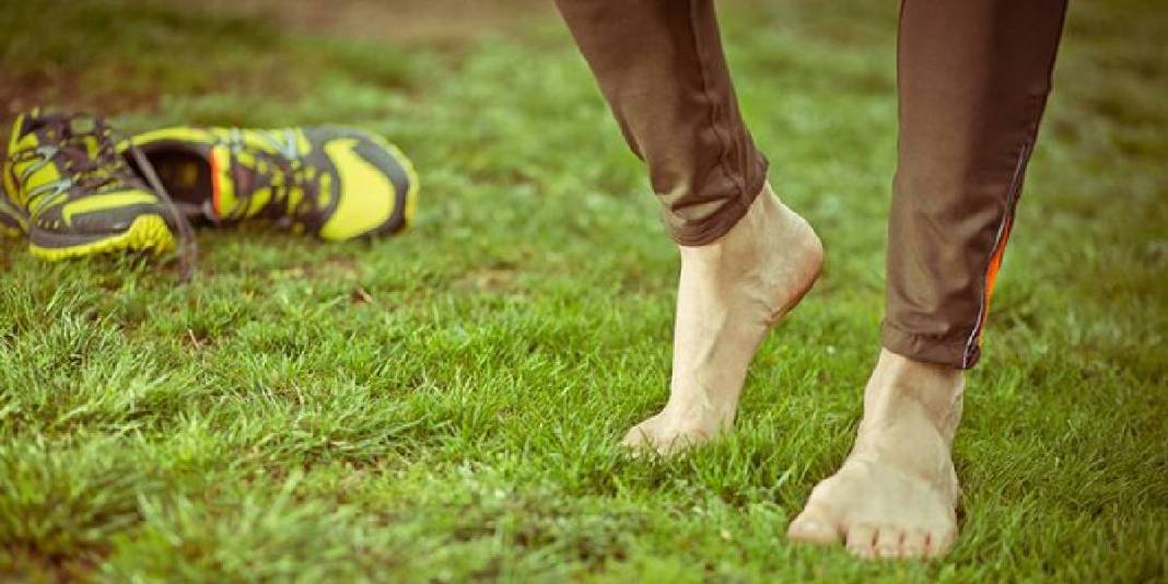 Sadece elektriği almıyormuş! Çıplak ayakla toprağa basmanın 5 faydası: Çoğu kişi bunu bilmiyor 2